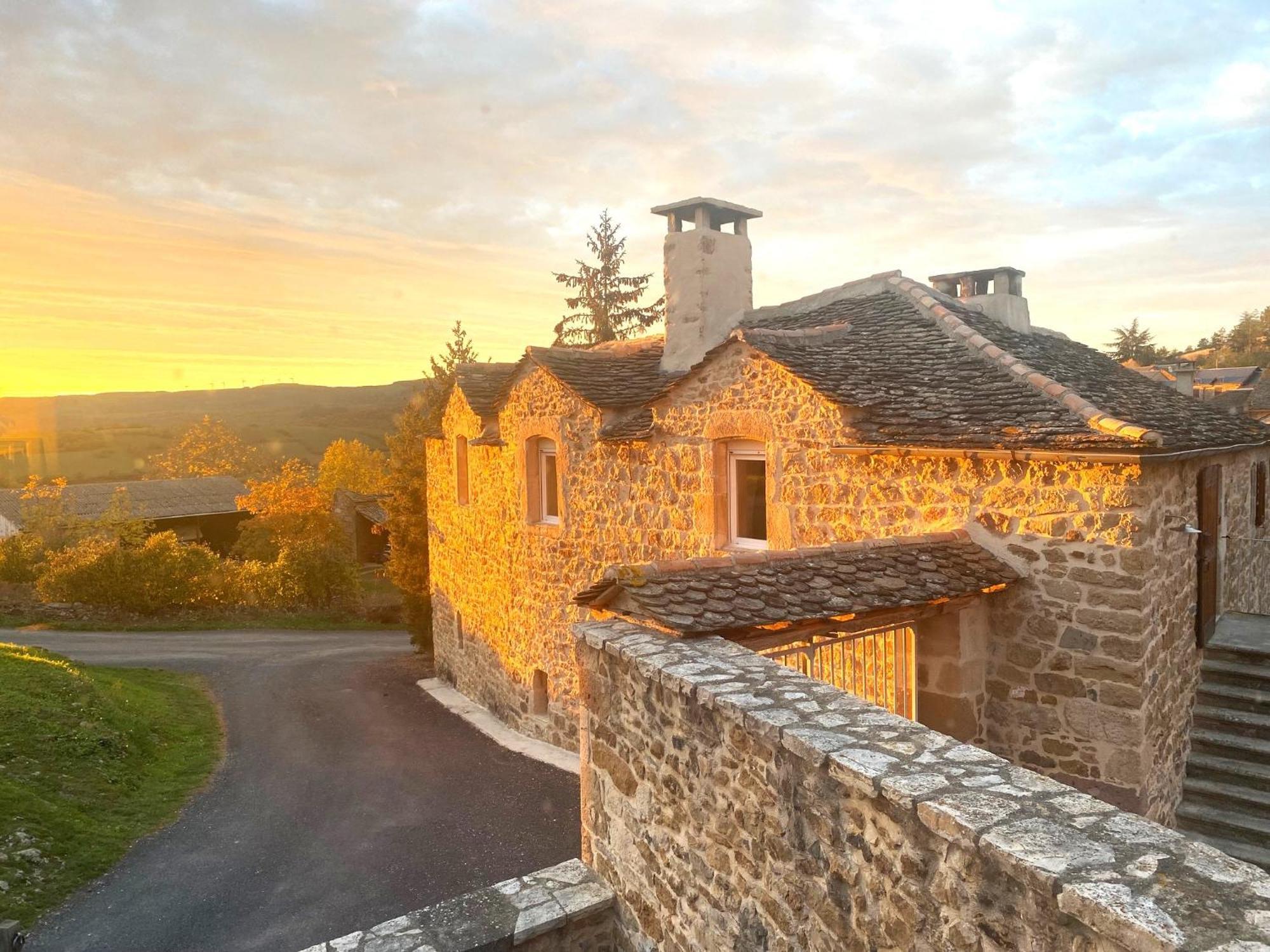 Les Caselles, Gite Et Maison D'Hotes Saint-Beauzely Exterior foto