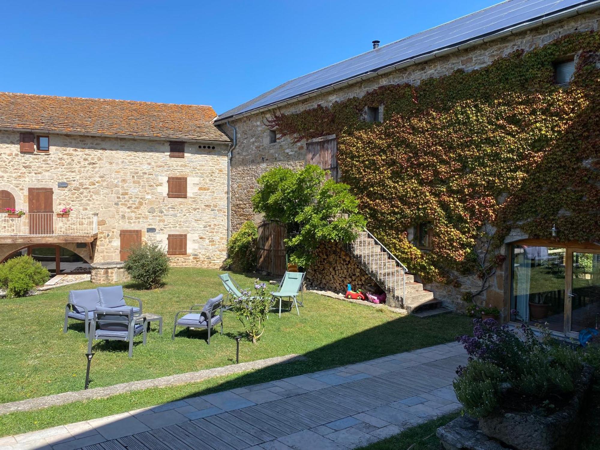 Les Caselles, Gite Et Maison D'Hotes Saint-Beauzely Exterior foto