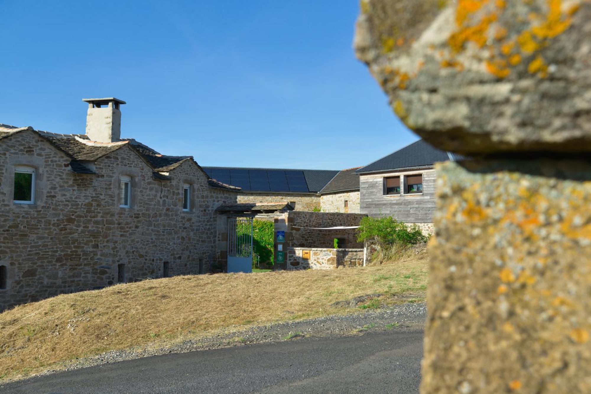 Les Caselles, Gite Et Maison D'Hotes Saint-Beauzely Exterior foto