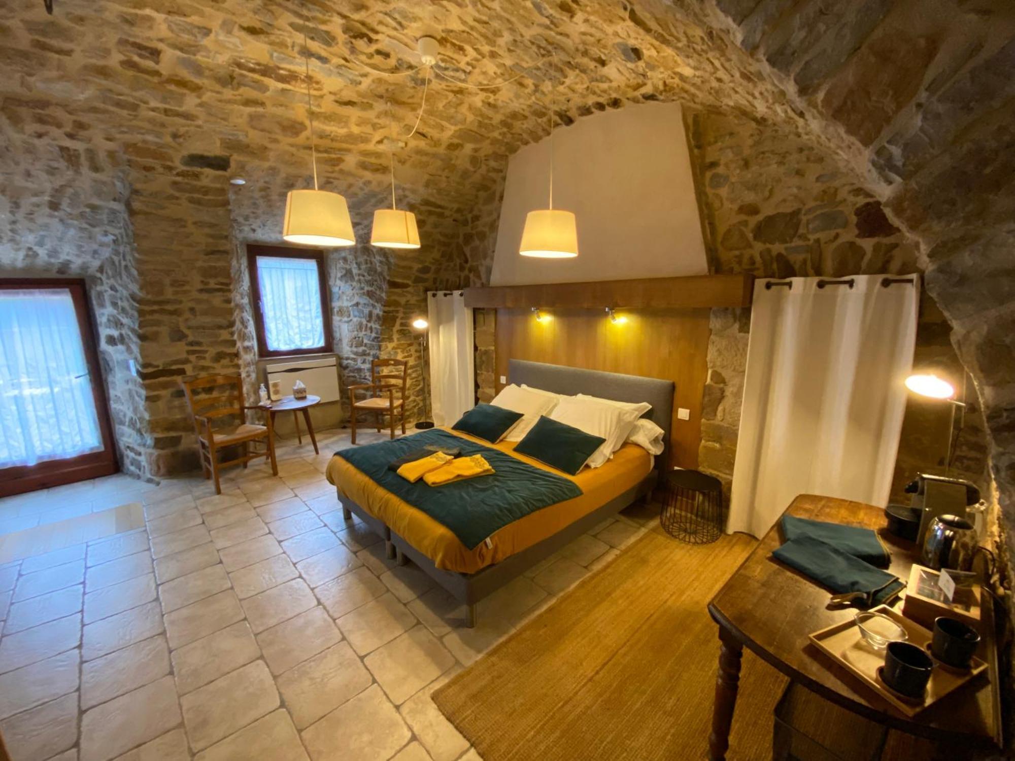 Les Caselles, Gite Et Maison D'Hotes Saint-Beauzely Exterior foto