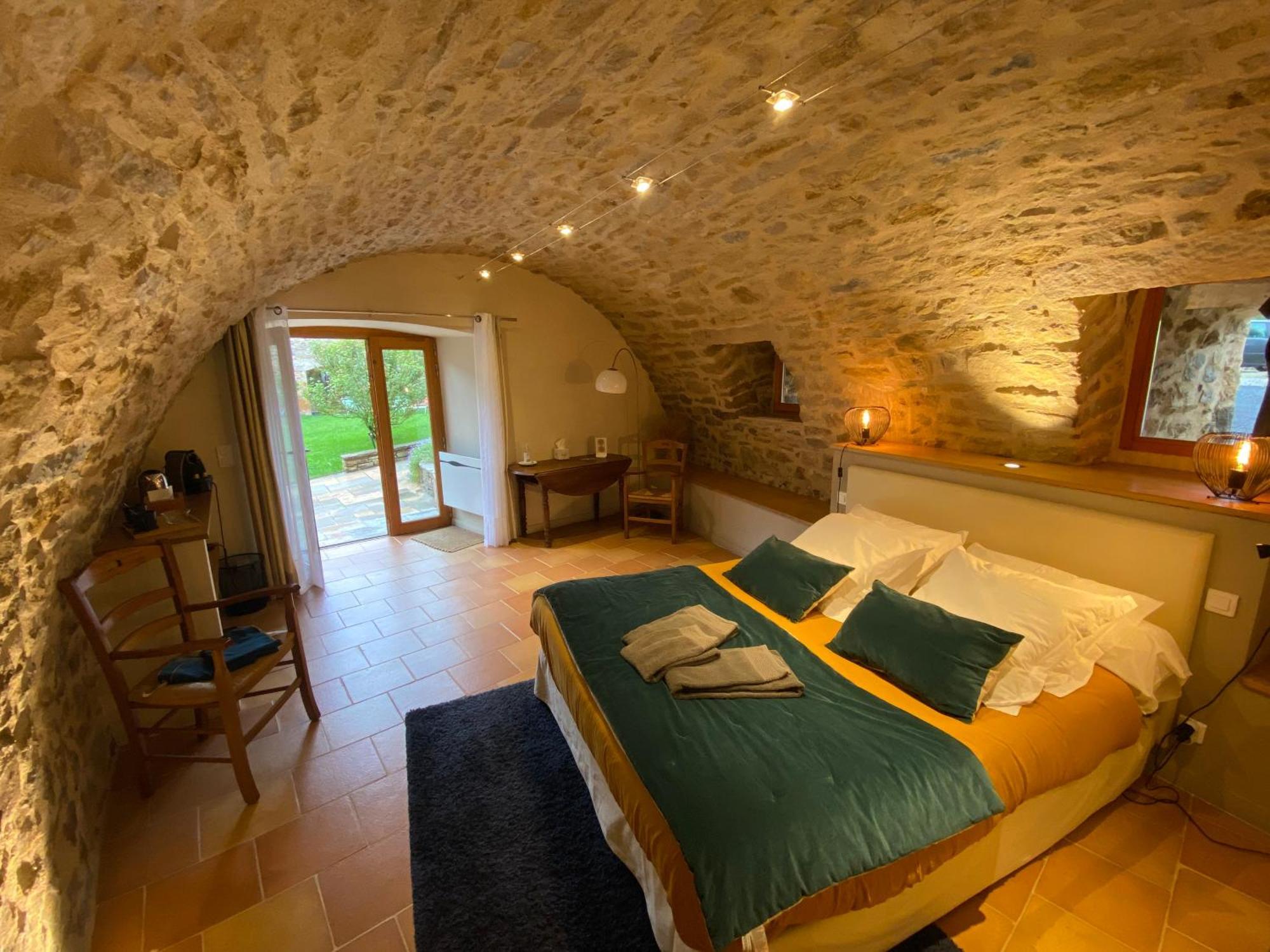Les Caselles, Gite Et Maison D'Hotes Saint-Beauzely Exterior foto